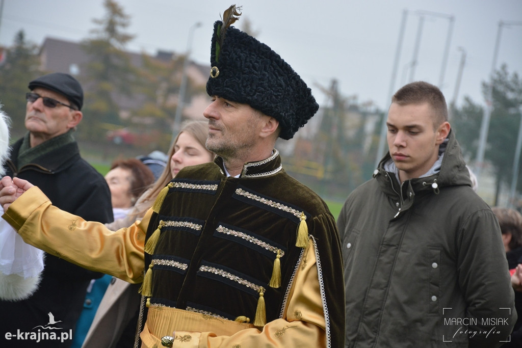 Polonez na stadionie w Sępólnie