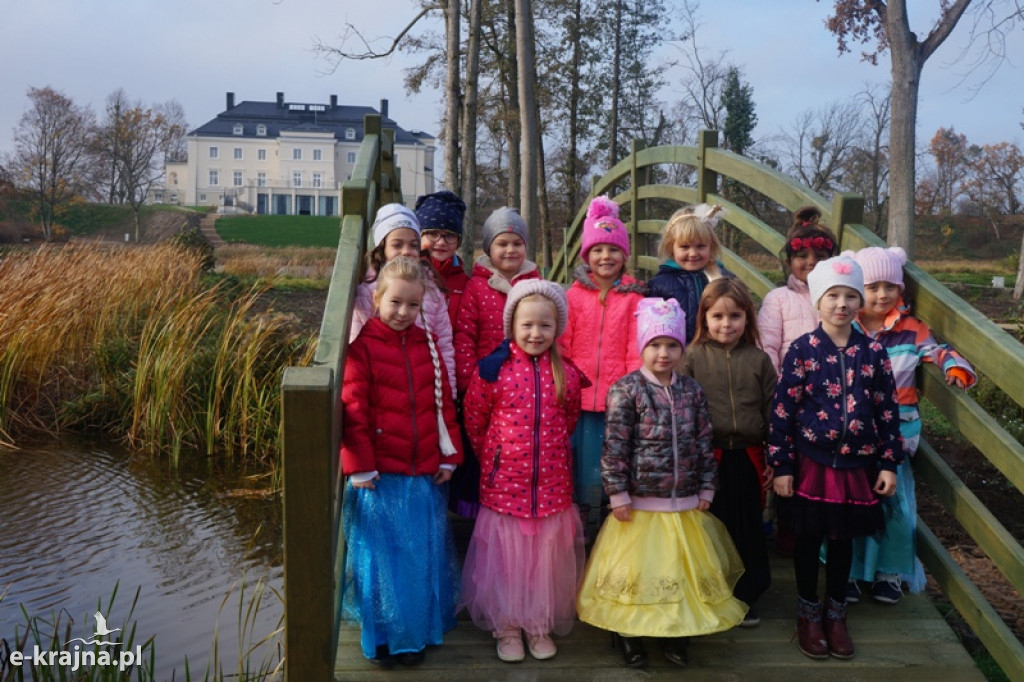 Bajkowy fotoplener w pałacu w Komierowie