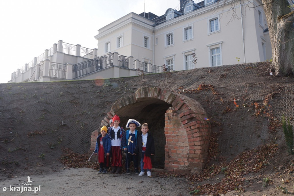 Bajkowy fotoplener w pałacu w Komierowie