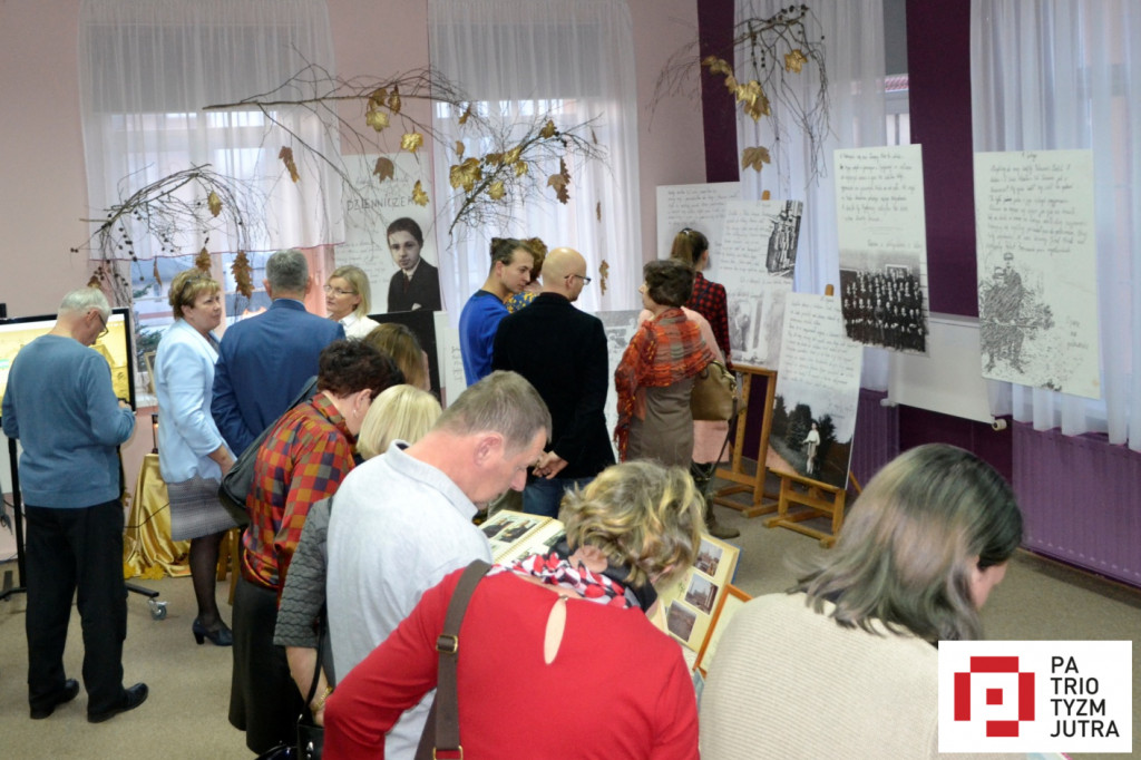 Komierowscy. Wszystkie drogi prowadzą do domu