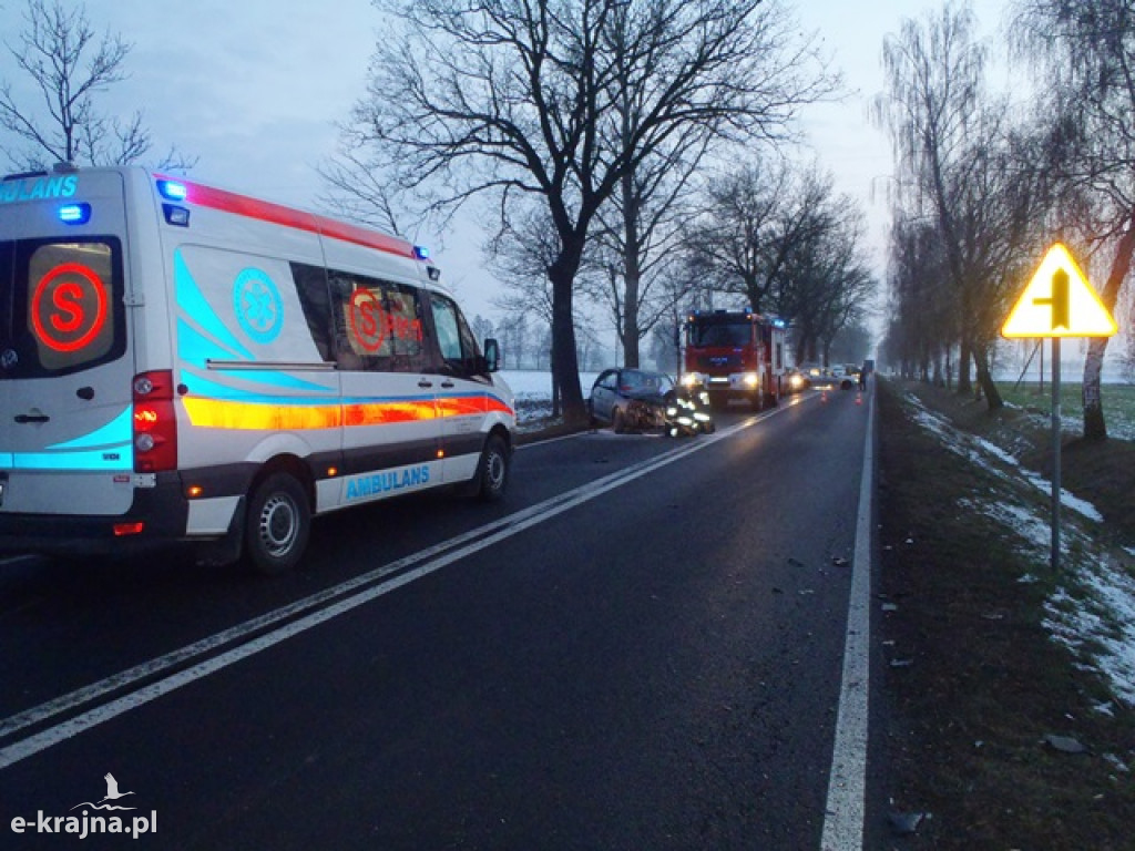 Wypadek dwóch pojazdów osobowych