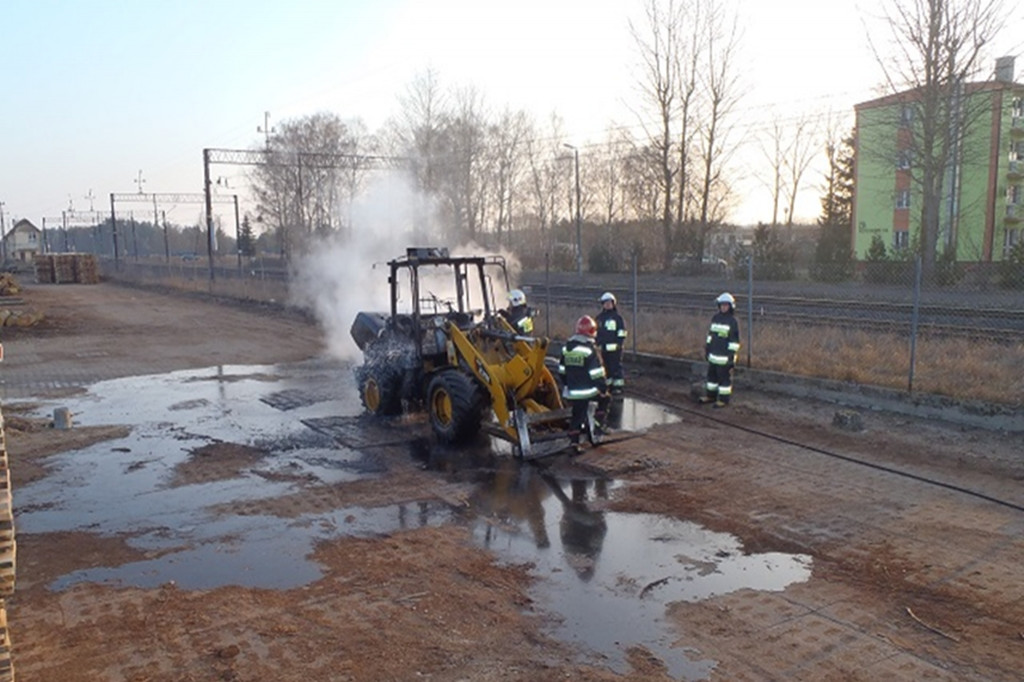 Pożar ładowarki na terenie zakładu drzewnego