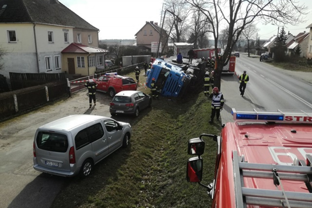 Jastrowie: Wypadek ciężarówki z tucznikami