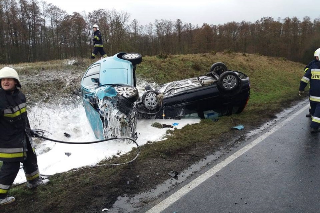 Zderzenie dwóch osobówek w Buszkowie