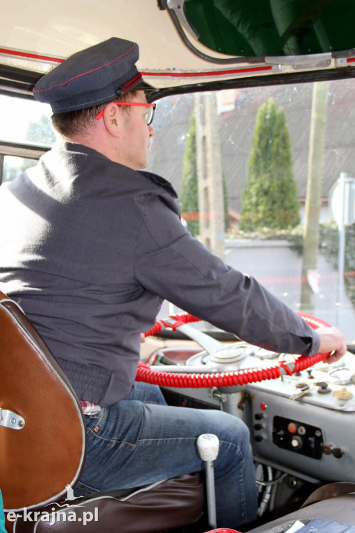Dzień Kobiet w zabytkowym autobusie