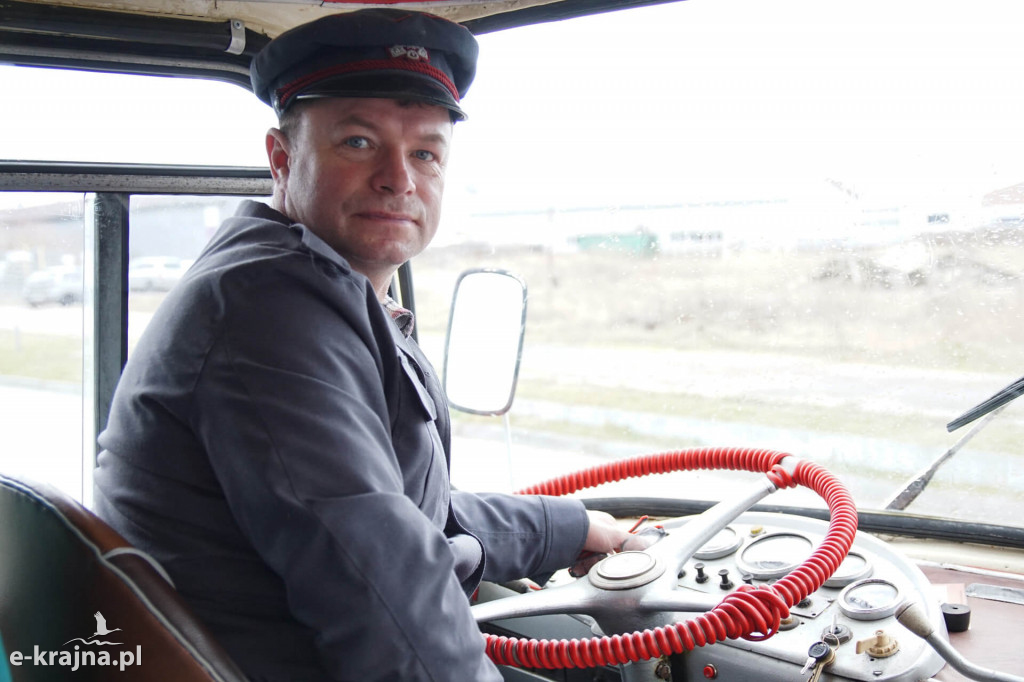 Dzień Kobiet w zabytkowym autobusie