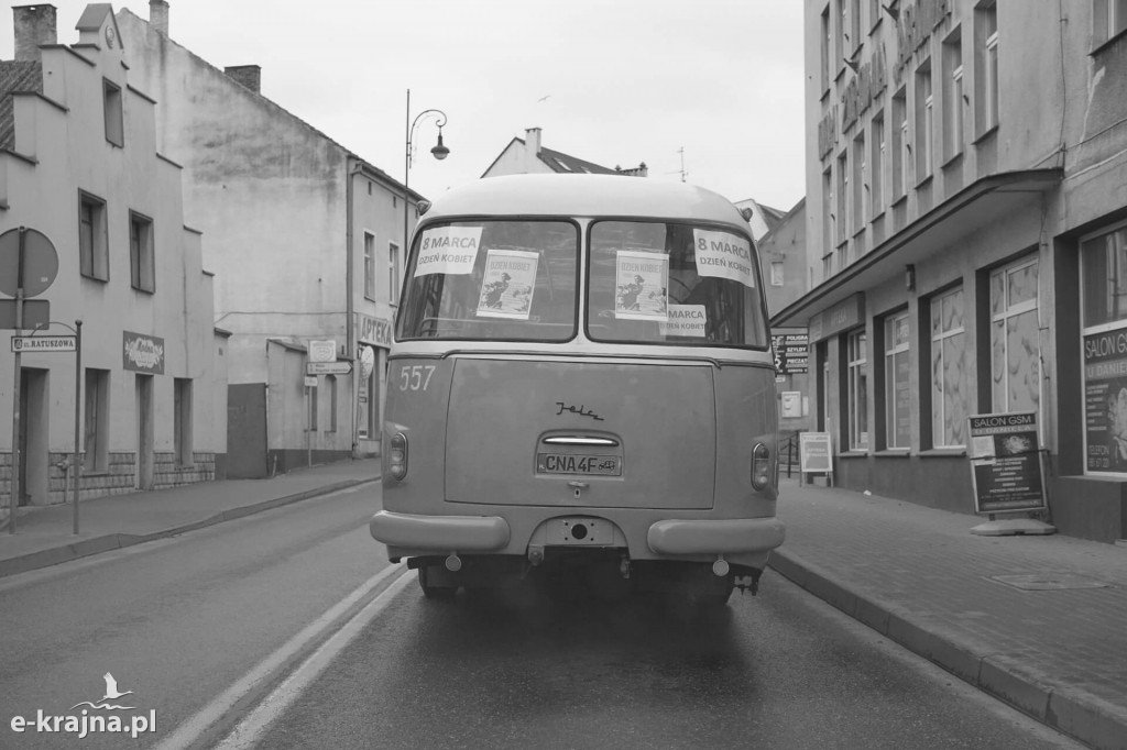 Dzień Kobiet w zabytkowym autobusie