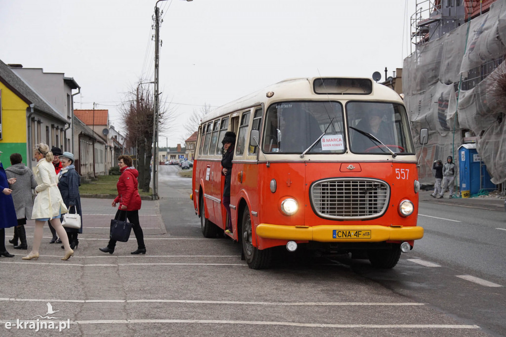Dzień Kobiet w zabytkowym autobusie