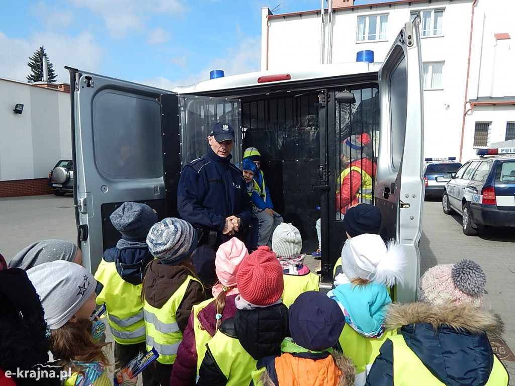 Jagódki odwiedziły sępoleńskich policjantów