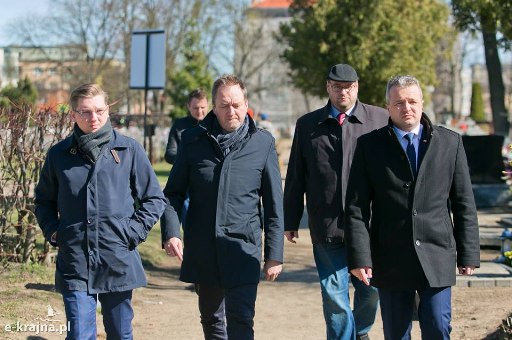 Trwają prace ekshumacyjne na bydgoskiej Łączce