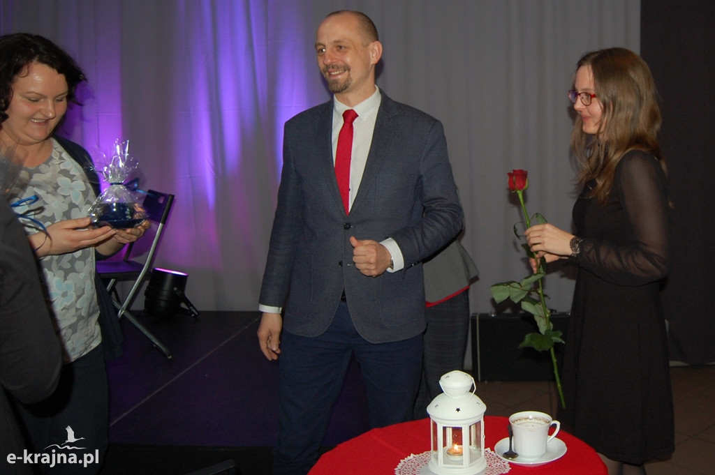 Między ustami