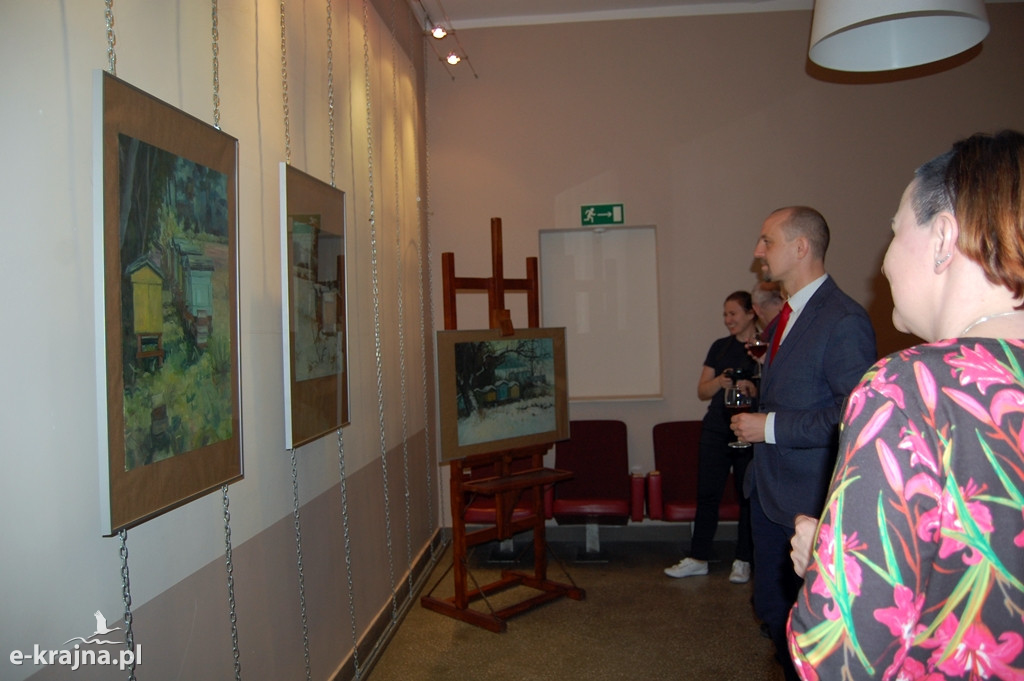 Między ustami