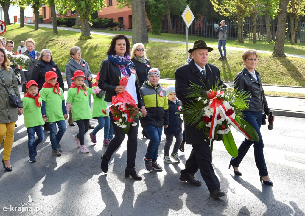 W imię Boga w Trójcy Świętej Jedynego