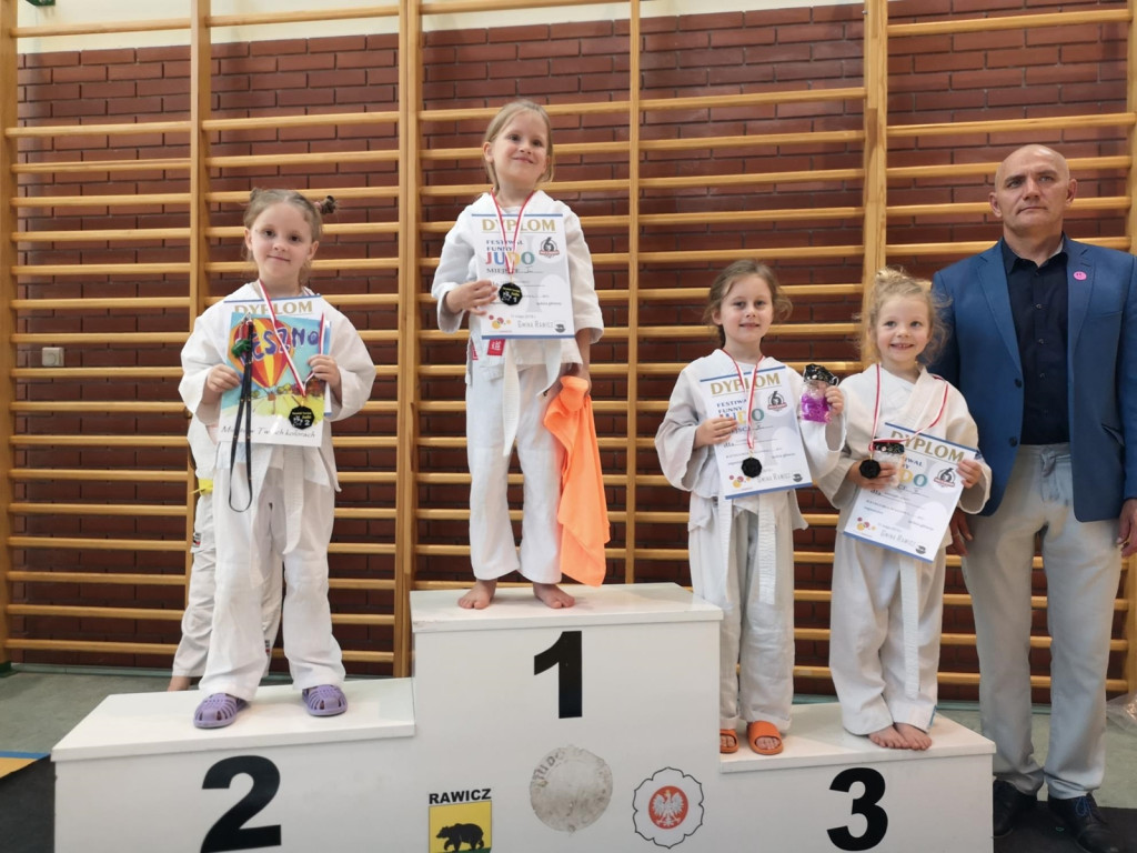 Grad medali UKS 2 Judo Nakło w Rawiczu