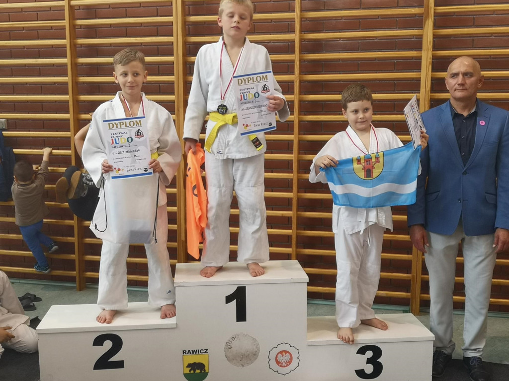 Grad medali UKS 2 Judo Nakło w Rawiczu