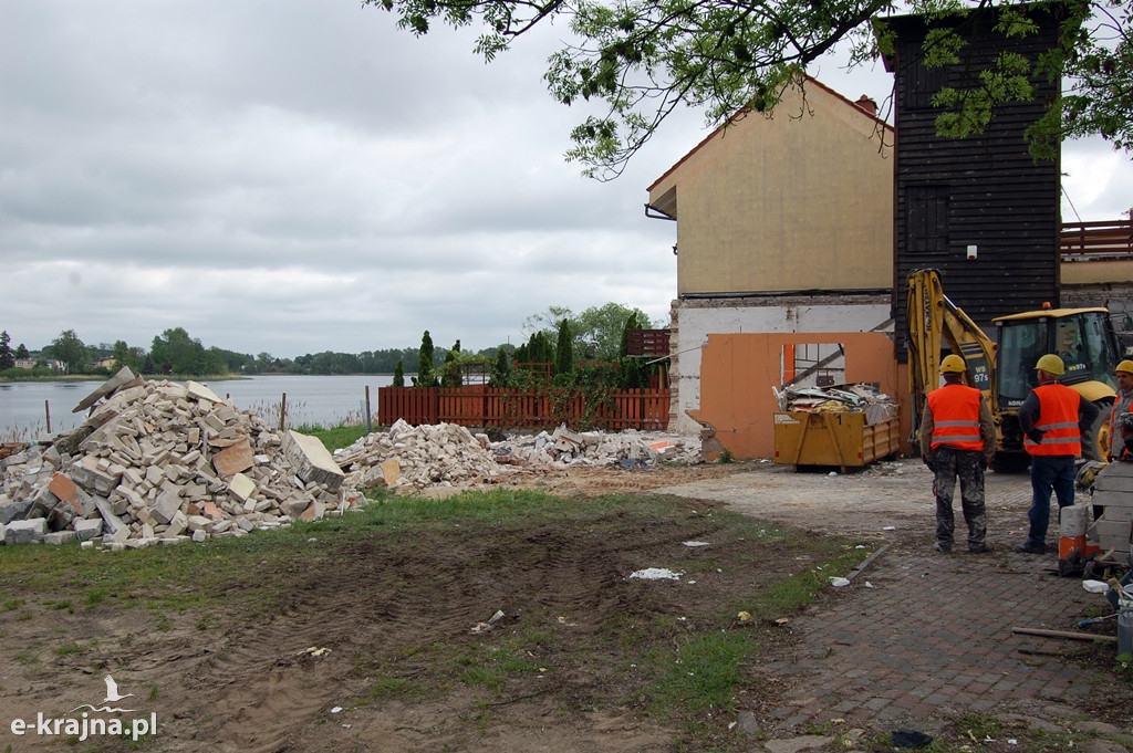 Po Hangarze został tylko gruz