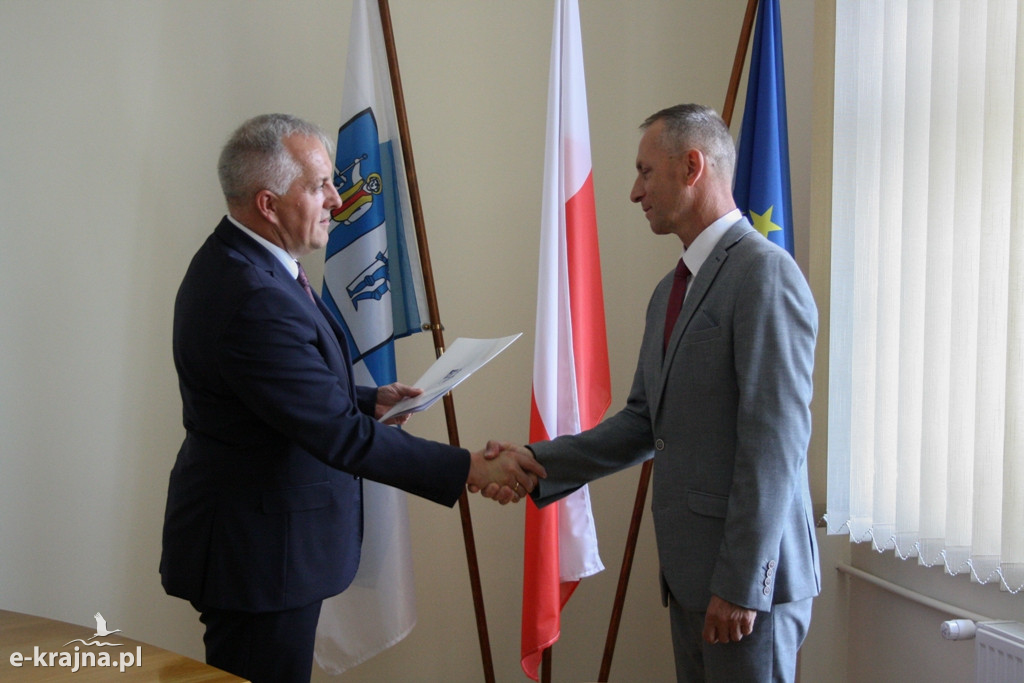 Nominacje dyrektorskie w powiatowych szkołach