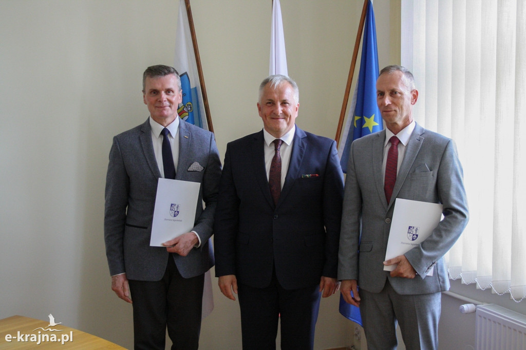 Nominacje dyrektorskie w powiatowych szkołach