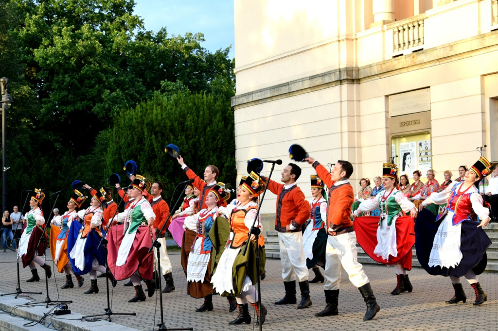 Polskie tańce ludowe i samba