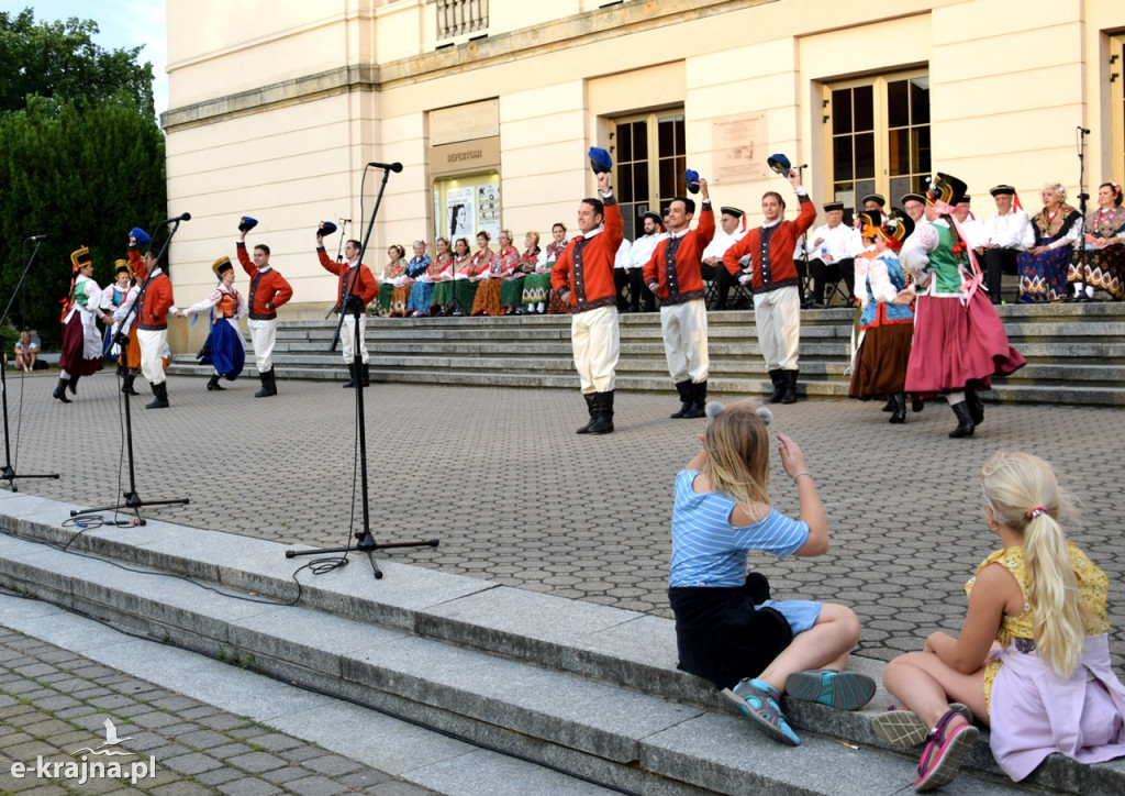 Polskie tańce ludowe i samba