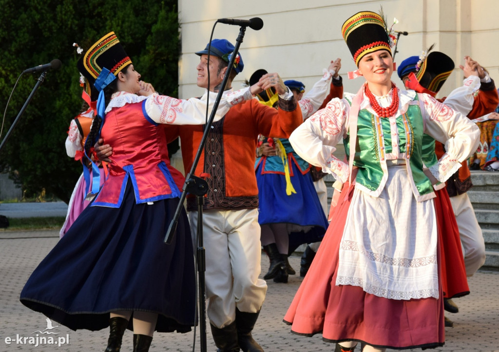 Polskie tańce ludowe i samba