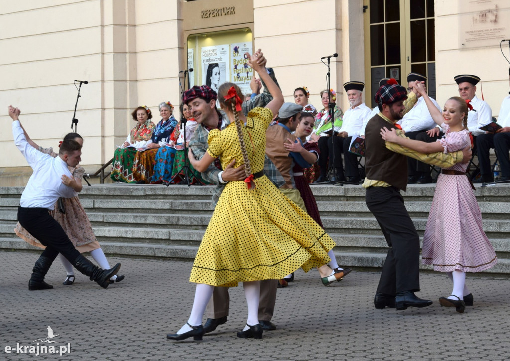 Polskie tańce ludowe i samba