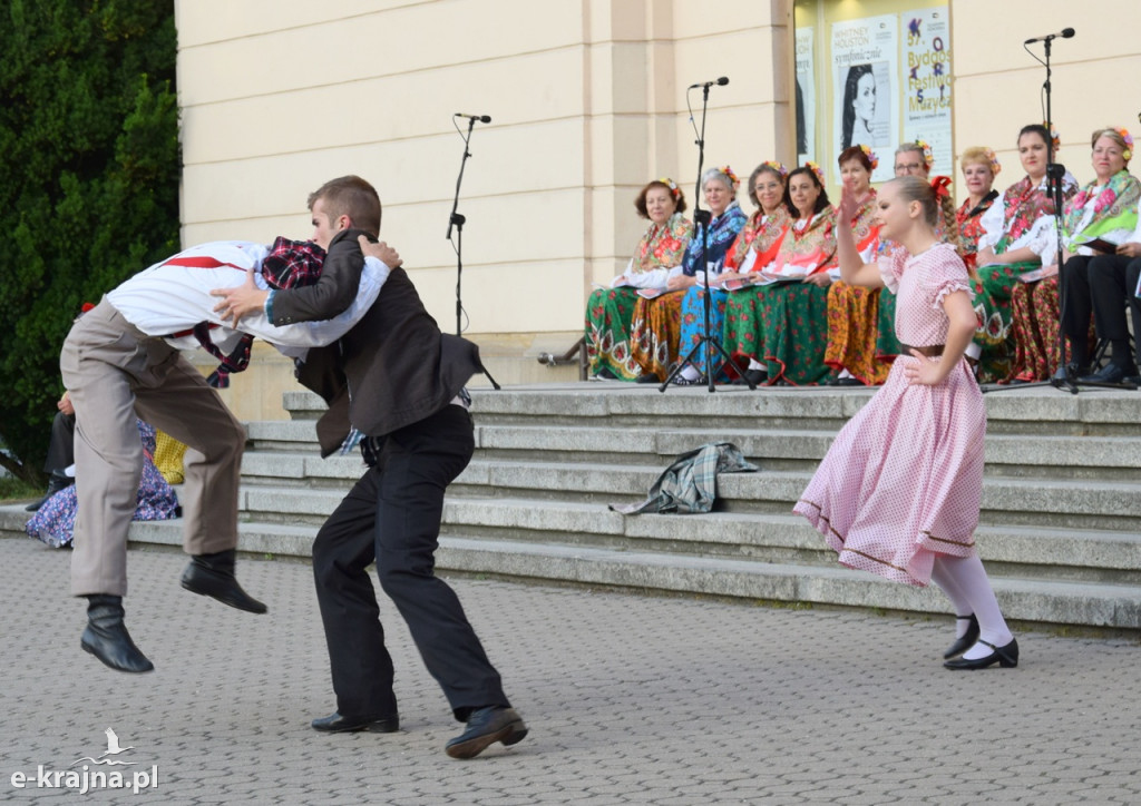 Polskie tańce ludowe i samba