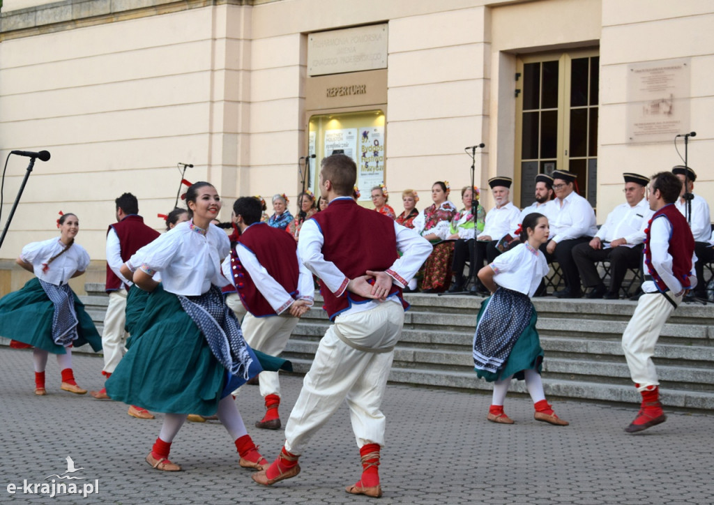 Polskie tańce ludowe i samba