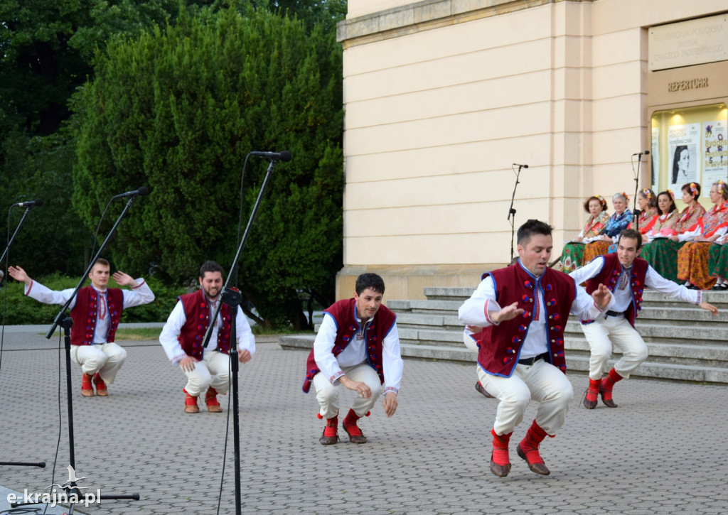 Polskie tańce ludowe i samba