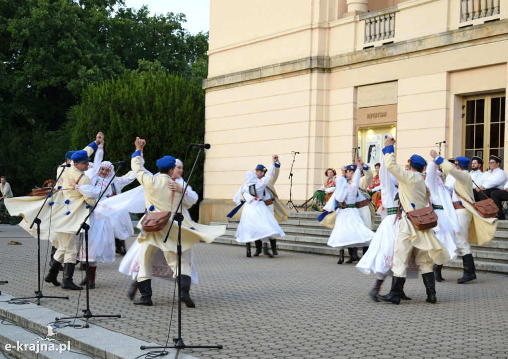 Polskie tańce ludowe i samba