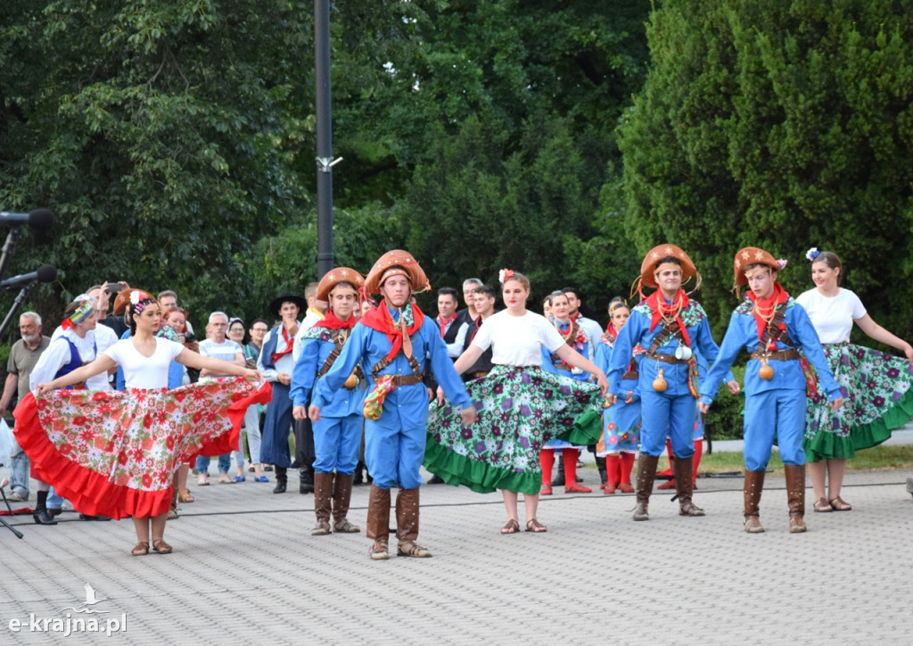 Polskie tańce ludowe i samba