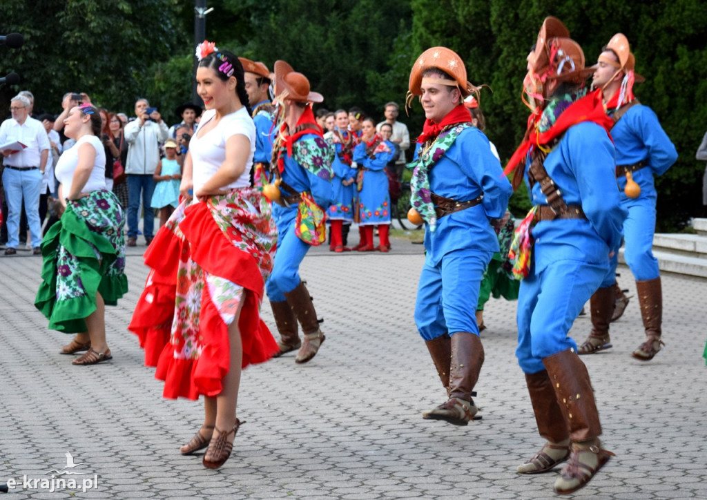 Polskie tańce ludowe i samba