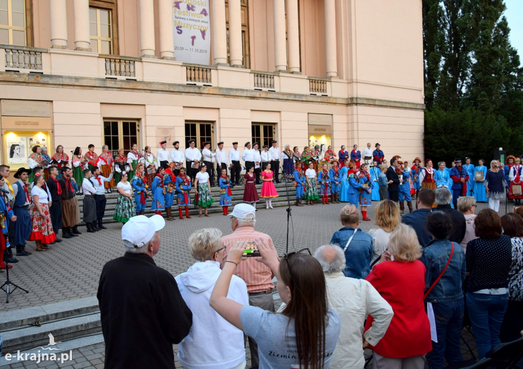 Polskie tańce ludowe i samba