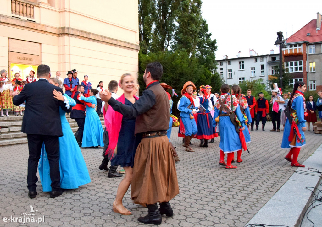 Polskie tańce ludowe i samba