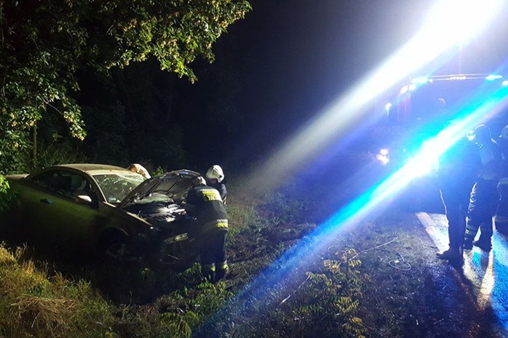 Dachowanie samochodu osobowego na DK25