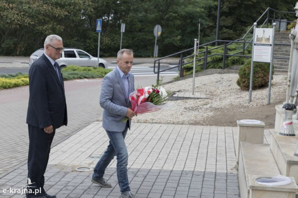 Uczczenie pamięci bohaterów Powstania Warszawskiego