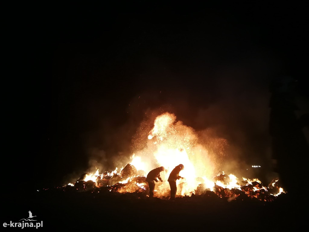 Pożar stogu słomy