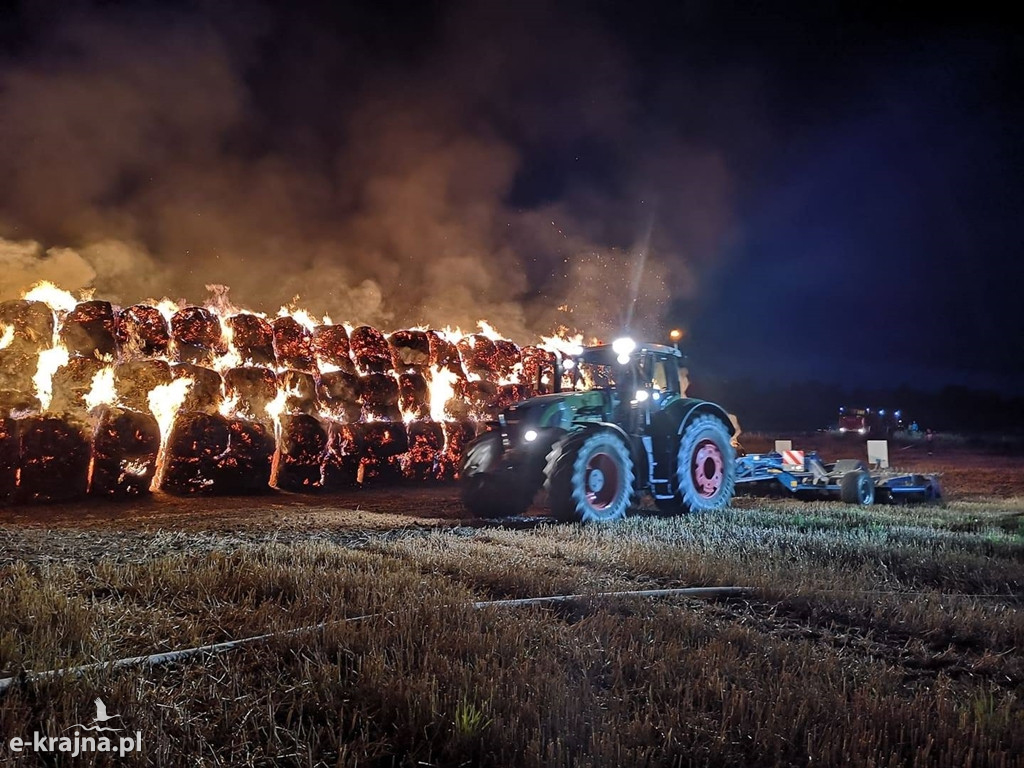 Pożar stogu słomy