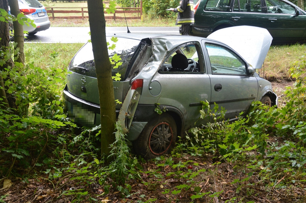 Corsa wypadła z drogi