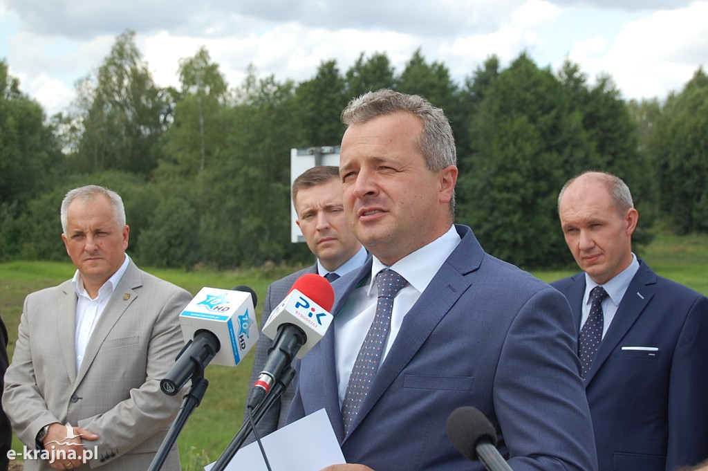 Wojewoda przekazał promesę na remont mostu w Tobole