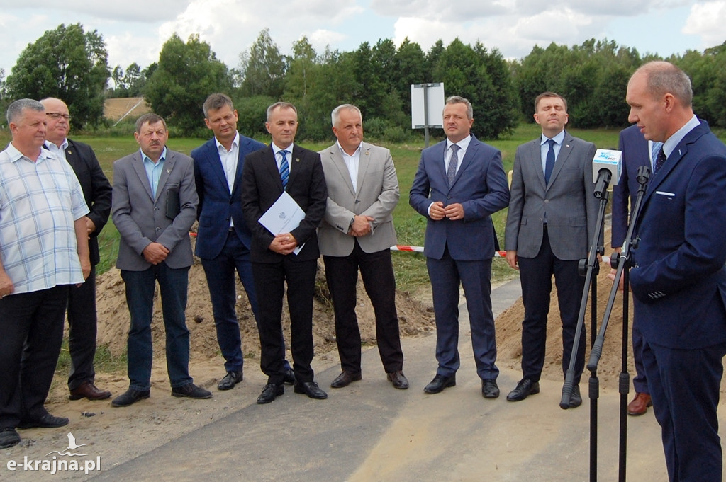 Wojewoda przekazał promesę na remont mostu w Tobole