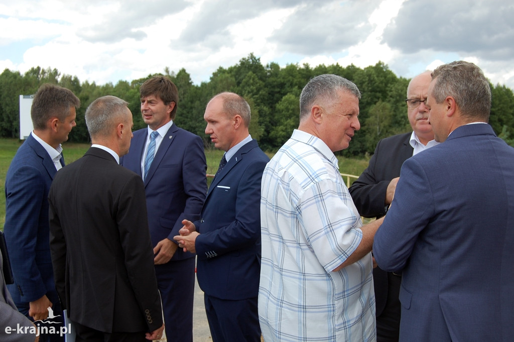 Wojewoda przekazał promesę na remont mostu w Tobole
