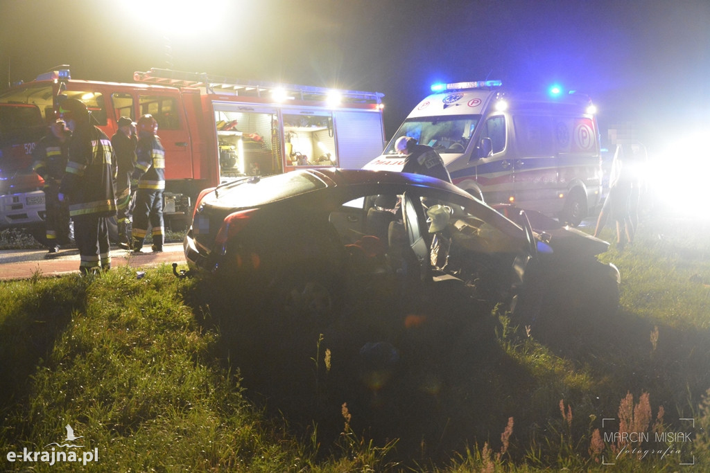 Czołowe zderzenie dwóch osobówek w Nowej Wsi