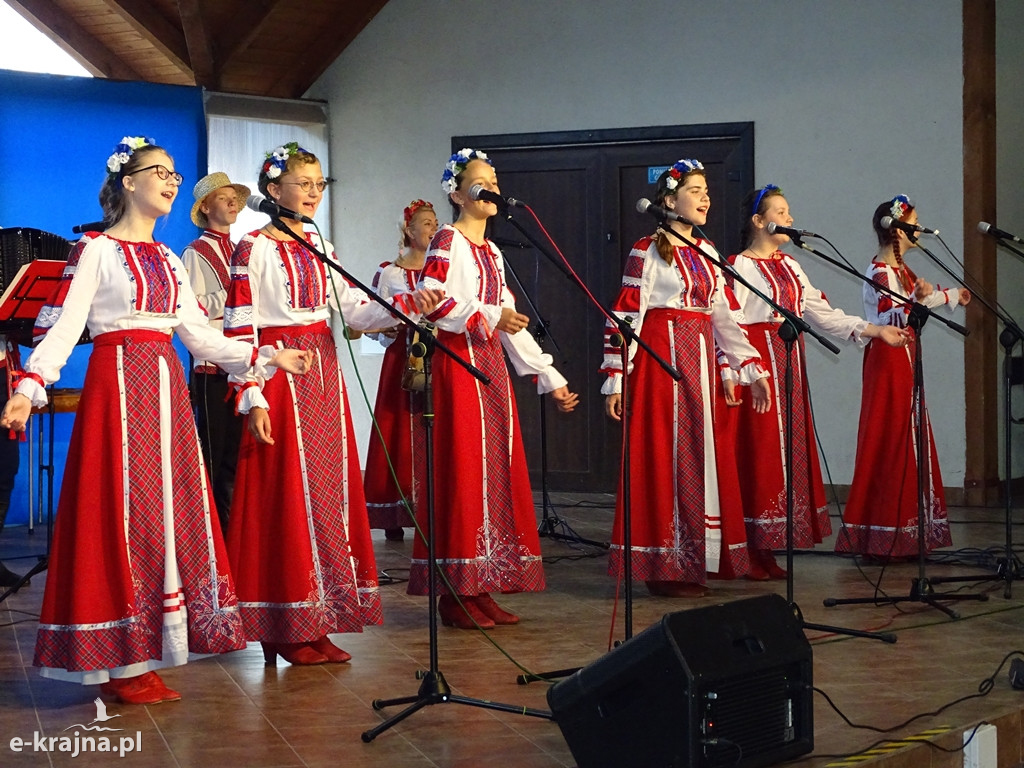 Borowliańska Kryniczka w amfiteatrze nad Jeziorem Mochel