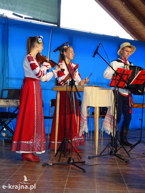 Borowliańska Kryniczka w amfiteatrze nad Jeziorem Mochel