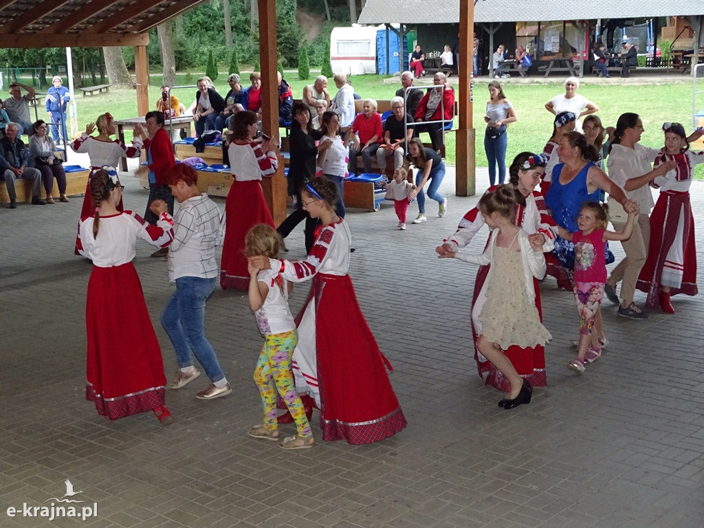 Borowliańska Kryniczka w amfiteatrze nad Jeziorem Mochel