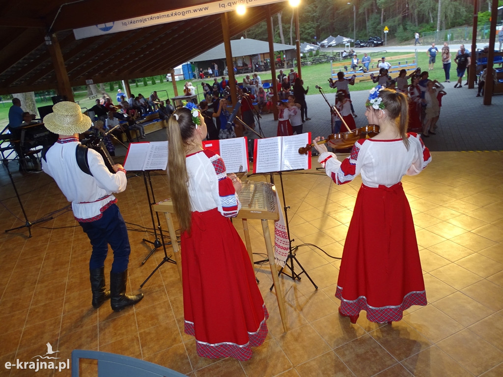 Borowliańska Kryniczka w amfiteatrze nad Jeziorem Mochel
