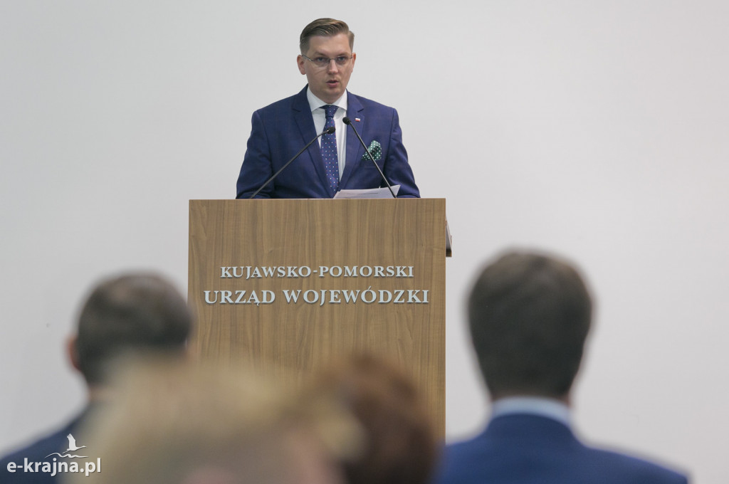 Pierwsze umowy o dofinansowanie odbudowy połączeń lokalnych