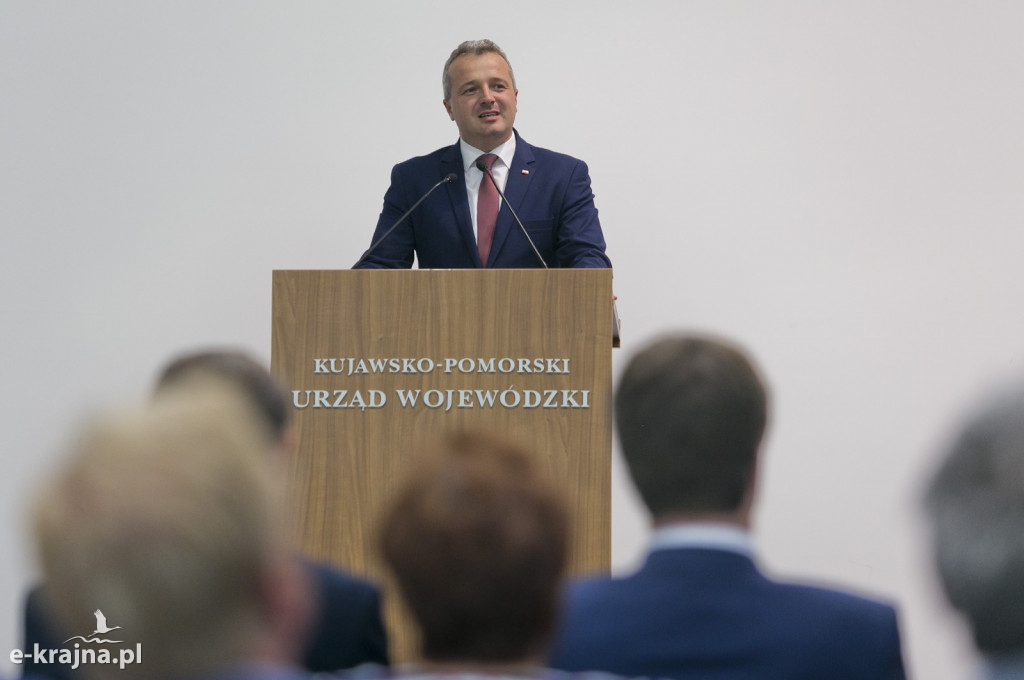 Pierwsze umowy o dofinansowanie odbudowy połączeń lokalnych