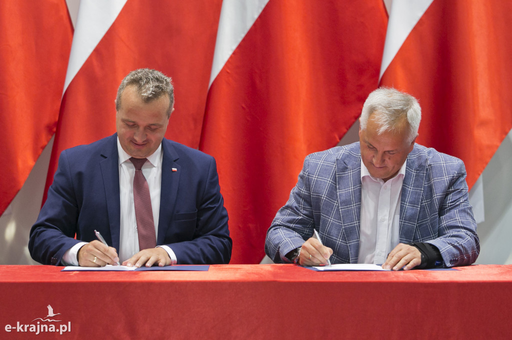 Pierwsze umowy o dofinansowanie odbudowy połączeń lokalnych